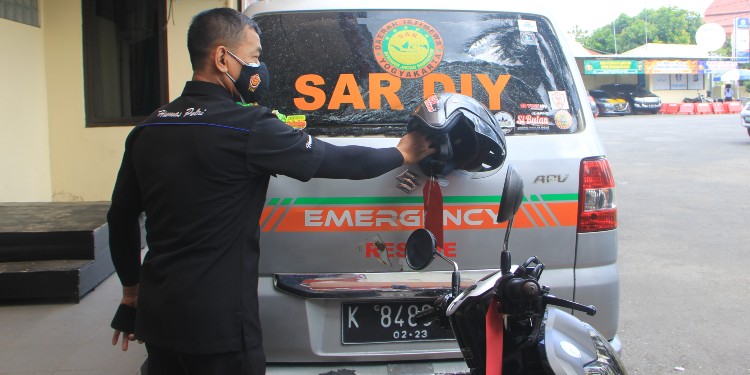 perusakan ambulans