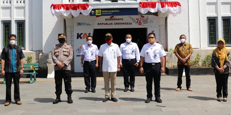 pencanangan vaksin dan masker