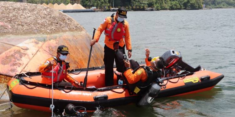 kapal tenggelam cilacap(1)