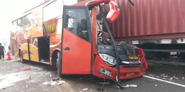 kecelakaan bus sugeng rahayu