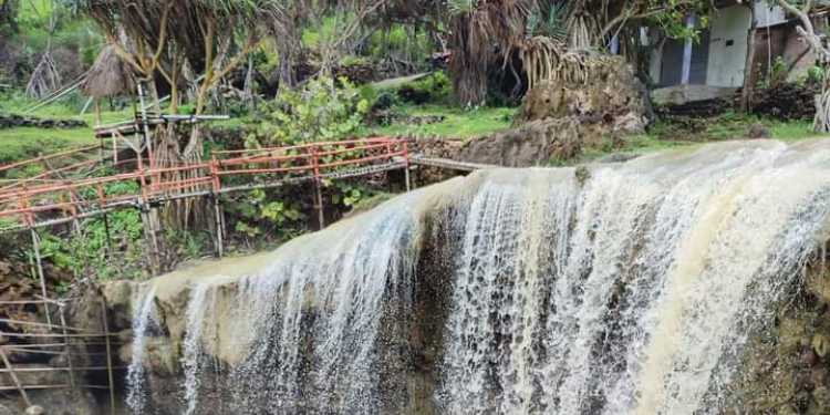 air terjun pantai Jogan