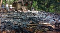 rumah ludes terbakar