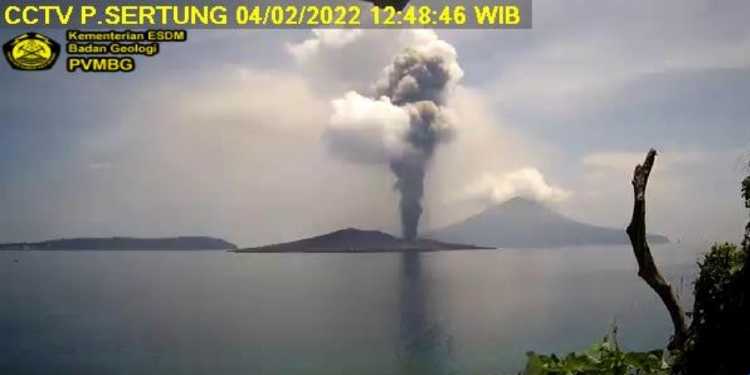 anak krakatau erupsi