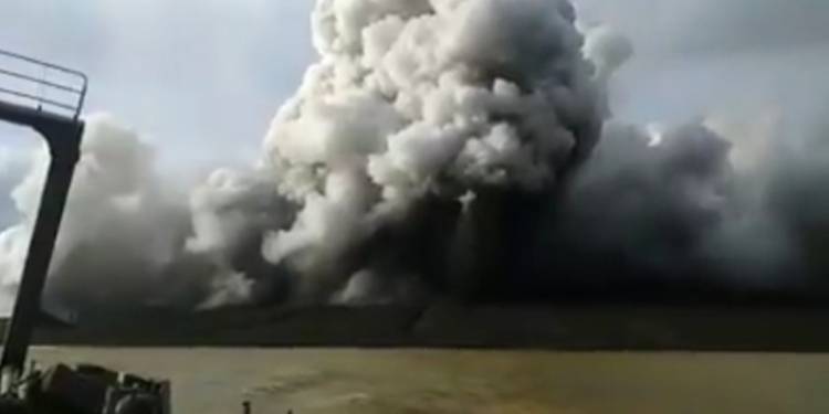 erupsi Gunung Anak Krakatau 2018