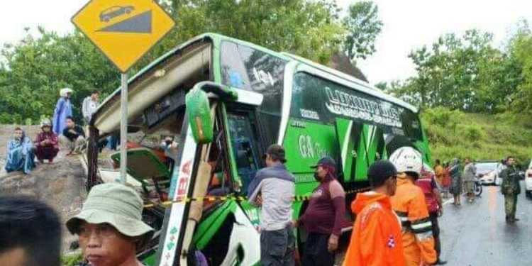 kecelakaan bus pariwisata bantul