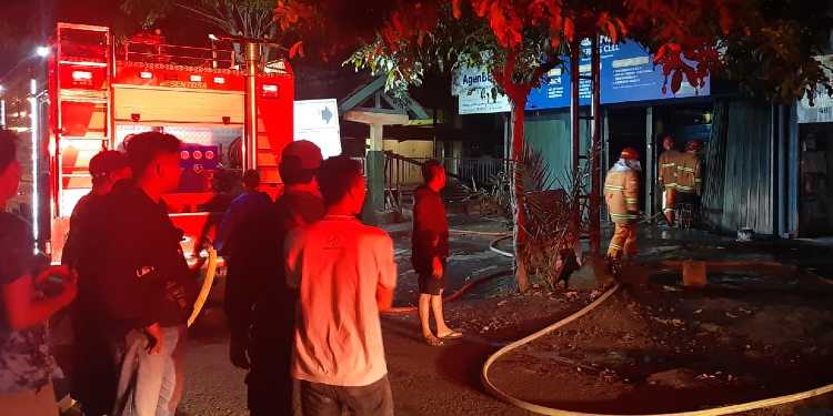 toko di Jogja terbakar