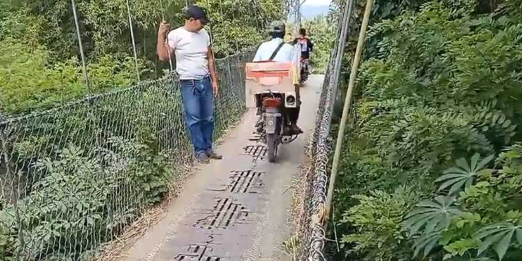 jembatan gantung pleret