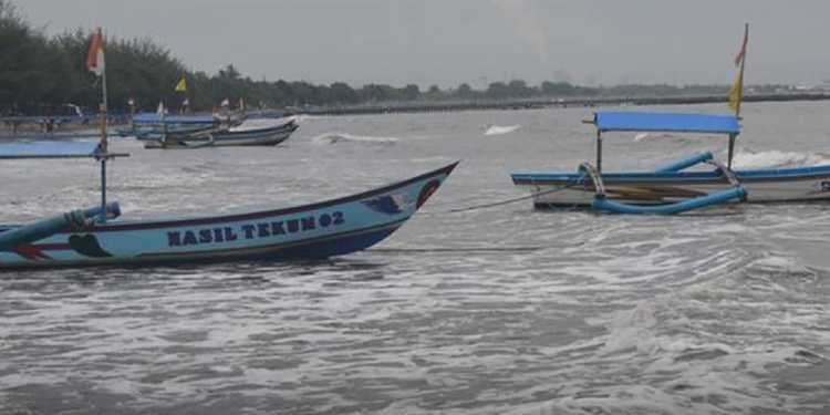 gelombang laut tinggi