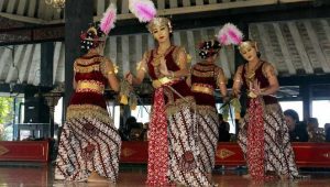 pentas tari di srimanganti keraton yogyakarta