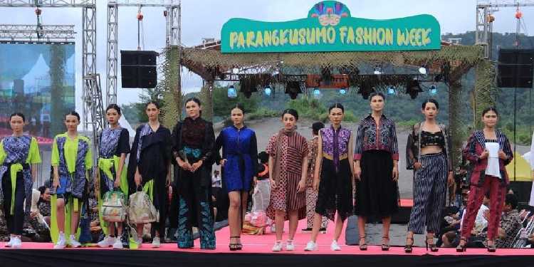 Parangkusumo Fashion Week Bantul