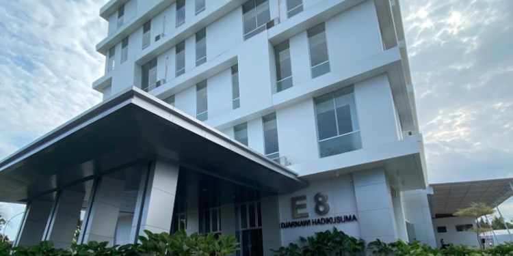 Gedung E8 Djarnawi Hadikusuma