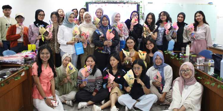 Trainer dan Peserta Workshop UPN