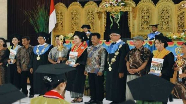 wisuda ASM Marsudirini