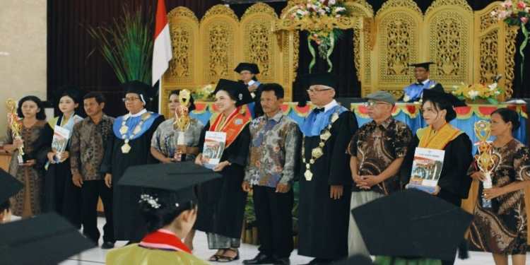 wisuda ASM Marsudirini