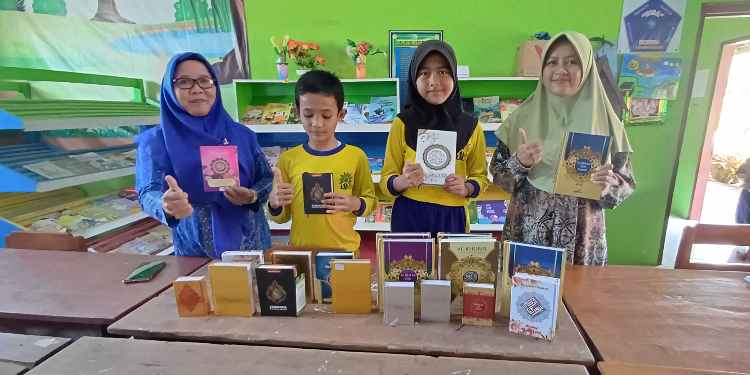 Wakaf Alquran dari UMY