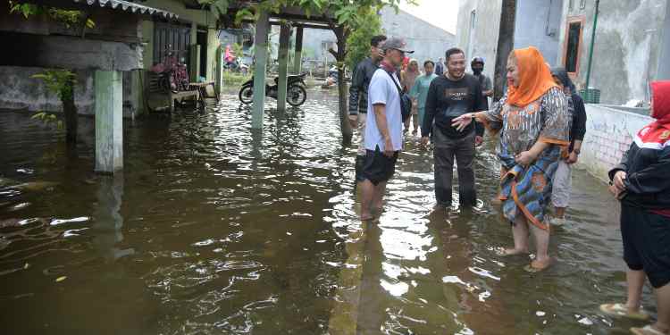 mbak ita tinjau banjir semarang