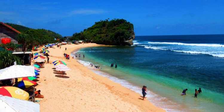 pantai indrayanti Gunungkidul