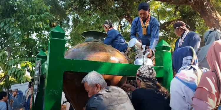 Nguras Enceh Imogiri