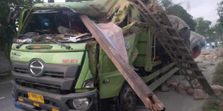 truk tabrak rumah di bantul