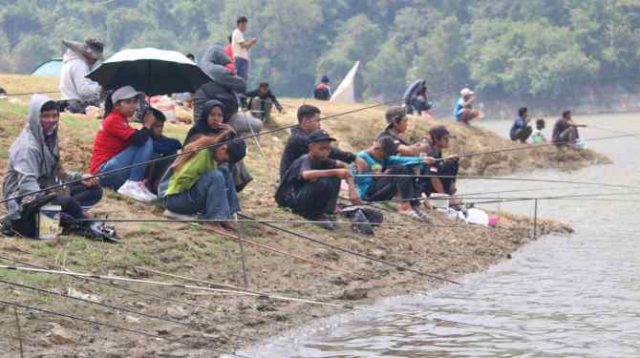 Mancing Plesiran di Waduk Sermo