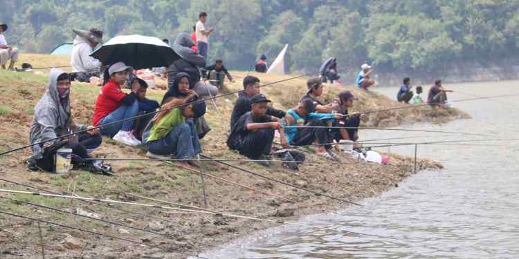 Mancing Plesiran di Waduk Sermo