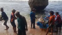 laka laut pantai nglolang