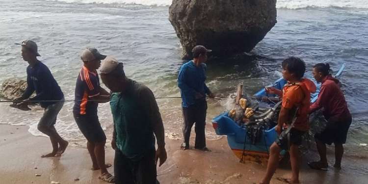 laka laut pantai nglolang laka laut pantai nglolang