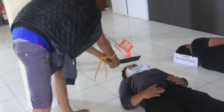 rekonstruksi pembunuhan