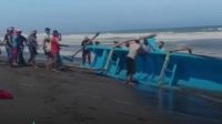 perahu terbalik