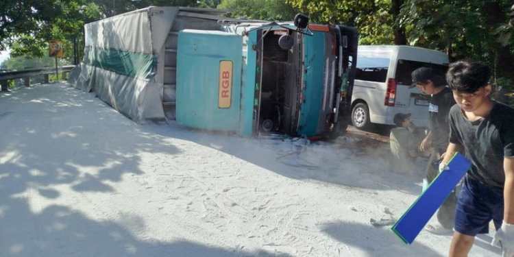truk bokong semar