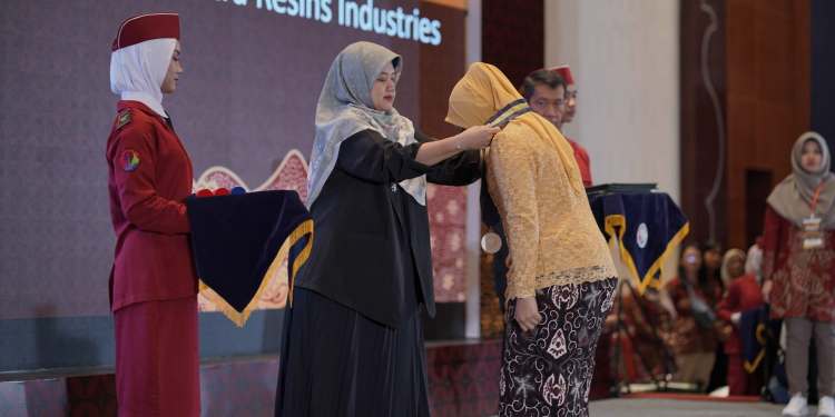 wisuda smk smti